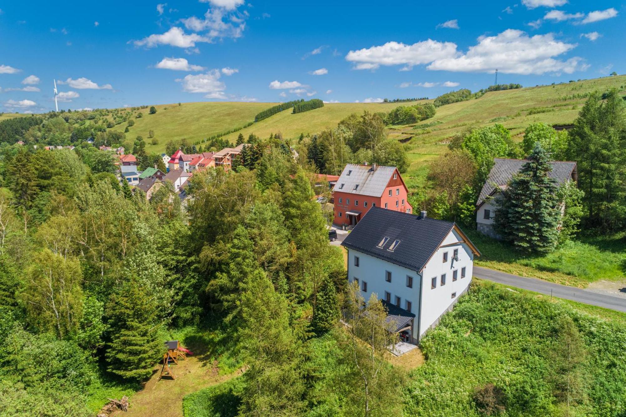 Klínovec 129 Apartamento Loučná pod Klínovcem Exterior foto